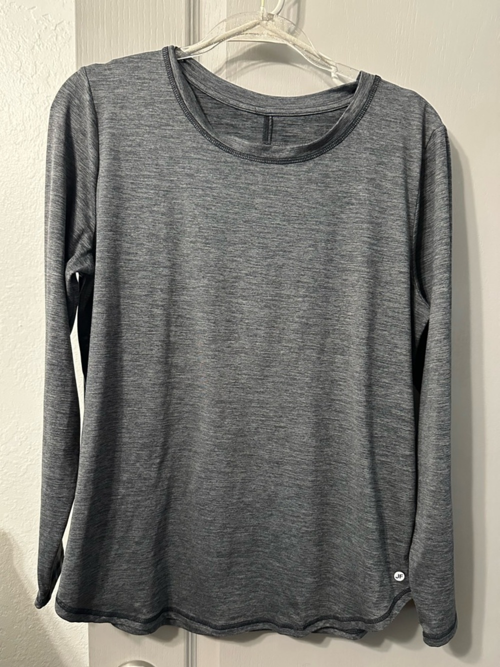 Joe Fresh Athletic women’s Heather Gray Long-Sleeve Crew Neck Top